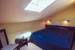 Гостиница Порт Весьегонск Весьегонск Двухместный номер в мансарде с двумя кроватями-3